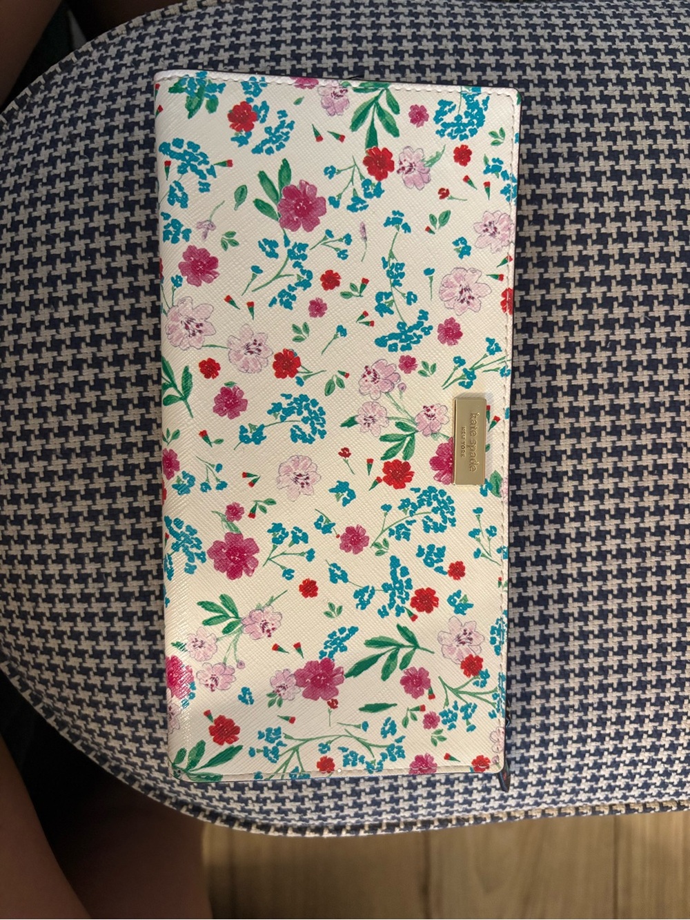 kate spade White Floral Long Wallet with Gold Plaque